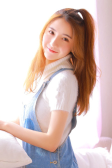 动漫美女尿裤子
